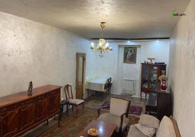 Երկու հարկանի քարե տուն Դավիթ Բեկի փողոցում Էրեբունիում, 200 ք.մ., եվրովերանորոգված