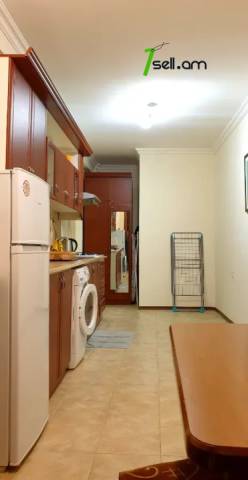 1 սենյականոց բնակարան Եզնիկ Կողբացու փողոցում, 50 ք.մ., 6/9 հարկ, կապիտալ վերանորոգված