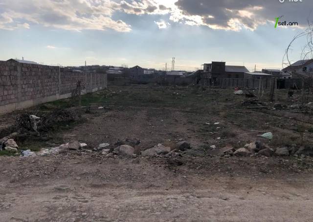 Հողատարածք բնակելի շինությունների համար Մերձավանում, 830 ք.մ.