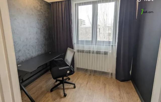 3 սենյականոց բնակարան, Vagharsh Vagharshyan street, 74 ք.մ., նախավերջին հարկ