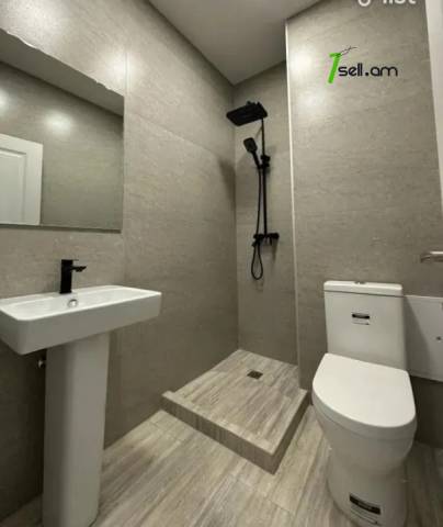 3 սենյականոց բնակարան նորակառույց շենքում Վահրամ Փափազյան փողոցում, 120 ք.մ., 2 սանհանգույց