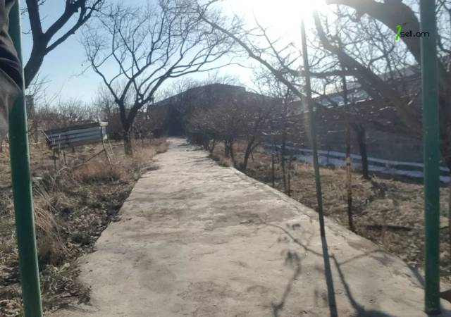 Երկու հարկանի քարե տուն Աբովյանում, 1600 ք.մ.