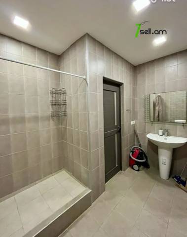 4 սենյականոց բնակարան նորակառույց շենքում Վերին Անտառային փողոցում, 130 քմ, 5/10 հարկ