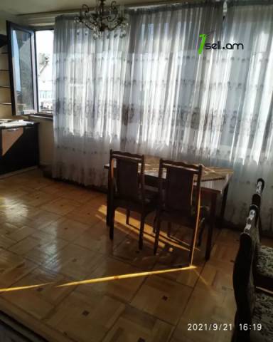 3 սենյականոց բնակարան Ջրվեժի 1-ին փողոցում, 80 ք.մ., 2 սանհանգույց, մի քանի պատշգամբ