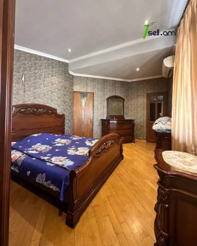 5 սենյականոց բնակարան Մհեր Մկրտչյան փողոցում, 210 քմ, նախավերջին հարկ, 2 սանհանգույց