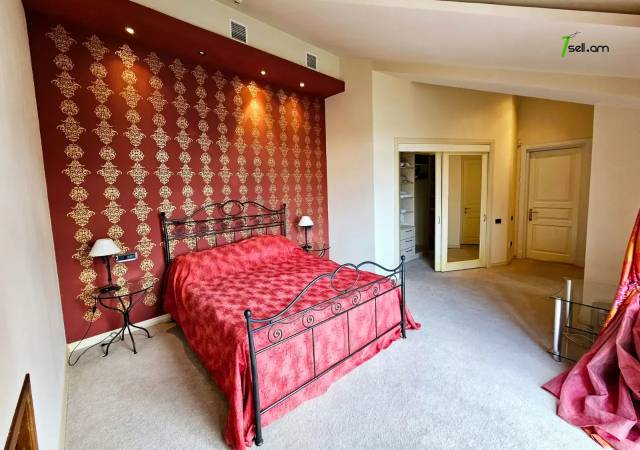 Երեք հարկանի տուն Արաբկիրում, 3200 ք.մ., 3+ սանհանգույց, մեծ հողամաս, կապիտալ վերանորոգված