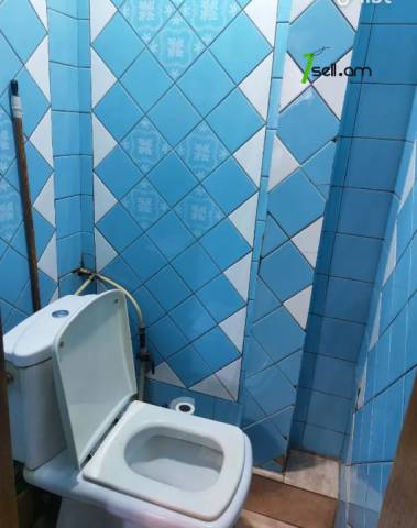 3 սենյականոց բնակարան Էրեբունու փողոցում, 90 ք.մ., կոսմետիկ վերանորոգում, քարե շենք