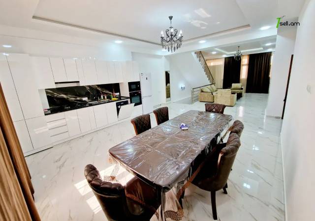 Երեք հարկանի քարե տուն, Նոյ թաղամաս Աջափնյակում, 300 ք.մ., 3+ սանհանգույց, եվրովերանորոգված