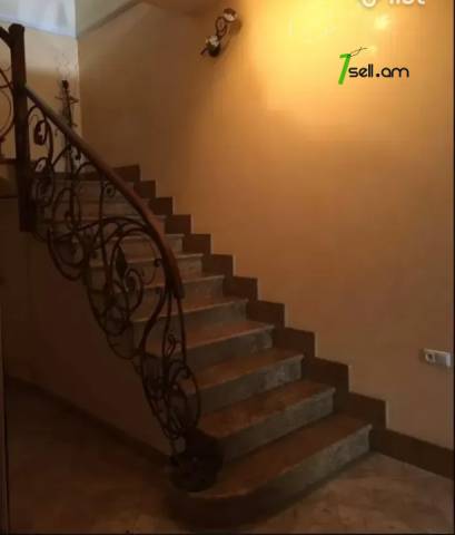 6 սենյականոց բնակարան կենտրոնում, 265 ք.մ., 2 սանհանգույց, բարձր առաստաղներ, եվրովերանորոգված