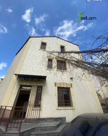 Երեք հարկանի տուն, Նորաշեն թաղամաս Աջափնյակում, 210 քմ, 2 սանհանգույց, եվրովերանորոգված