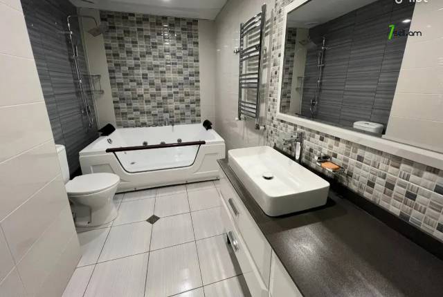 4 սենյականոց բնակարան նորակառույց շենքում Ադոնցի փողոցում, 120 ք.մ., 2 սանհանգույց, բարձր առաստաղներ