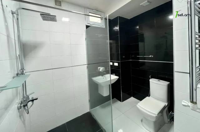 3 սենյականոց բնակարան նորակառույց շենքում Վաղարշ Վաղարշյան փողոցում, 85 ք.մ., 2 սանհանգույց