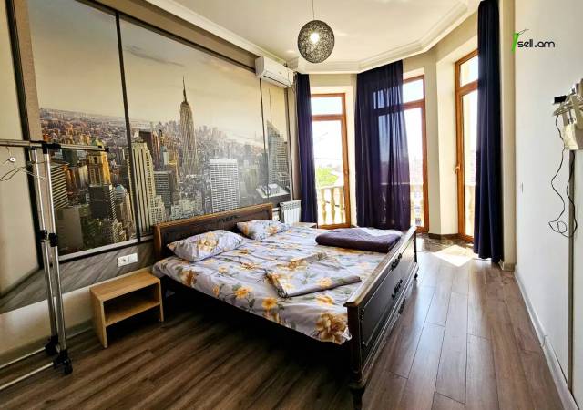 Երեք հարկանի քարե տուն Սասունցի Դավիթ փողոցում Էրեբունիում, 200 ք.մ., 3+ սանհանգույց