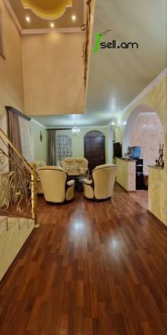 Երկու հարկանի քարե տուն Աջափնյակում, 350 ք.մ., 2 սանհանգույց, եվրովերանորոգված