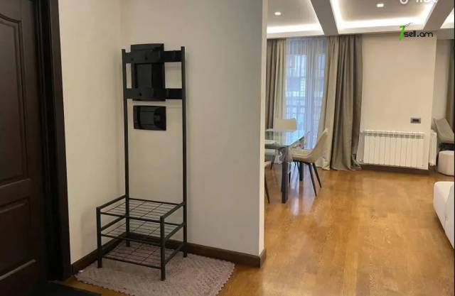 3 սենյականոց բնակարան Նալբանդյան փողոցում, 100 ք.մ., մի քանի պատշգամբ