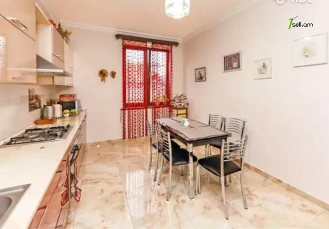 Երկու հարկանի քարե տուն Մոլդովական փողոցում Նոր Նորքում, 275 քմ, 2 սանհանգույց, կապիտալ վերանորոգված