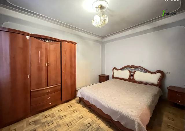 Երկու հարկանի քարե տուն Մարշալ Խուդյակովի փողոցում Ավանում, 286 ք.մ., 2 սանհանգույց