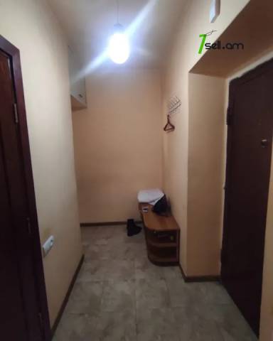 2 սենյականոց բնակարան Կոմիտասի պողոտայում, 45 ք.մ., կոսմետիկ վերանորոգում, քարե շենք