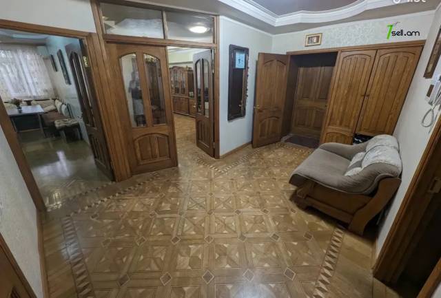 4 սենյականոց բնակարան Պուշկինի փողոցում, 110 քմ, 3/9 հարկ, 2 սանհանգույց, կապիտալ վերանորոգված