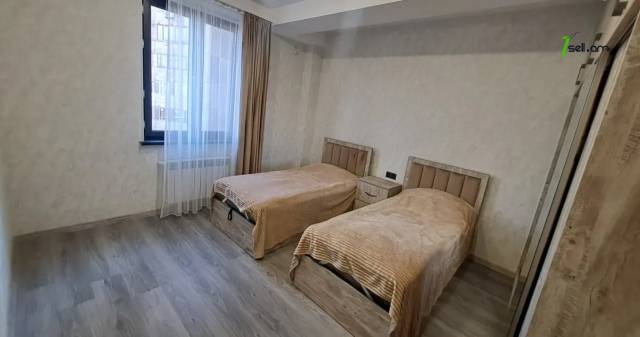 3 սենյականոց բնակարան նորակառույց շենքում Դերենիկ Դեմիրճյանի փողոցում, 135 ք.մ., նախավերջին հարկ