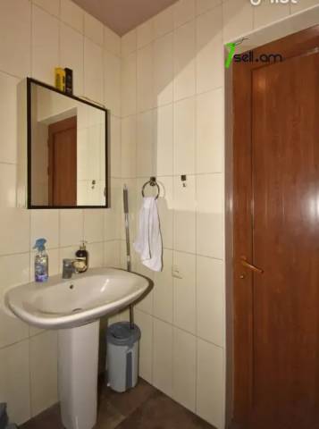 4 սենյականոց բնակարան Աբովյան փողոցում, 191 քմ, նախավերջին հարկ, 3+ սանհանգույց, բարձր առաստաղներ