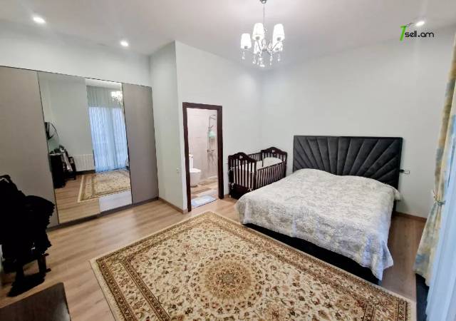 Երկու հարկանի քարե տուն Ծարավ աղբյուրի փողոցում Ավանում, 900 քմ, 3+ սանհանգույց, եվրովերանորոգված