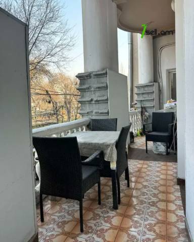 3 սենյականոց բնակարան Տերյան փողոցում, 140 ք.մ., բարձր առաստաղներ, 2/4 հարկ, քարե շենք