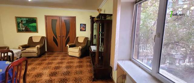 3 սենյականոց բնակարան Կոմիտասի պողոտայում, 72 քմ, 3/5 հարկ, կոսմետիկ վերանորոգում, քարե շենք