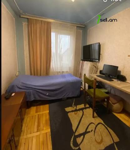 3 սենյականոց բնակարան Լեփսիուսի փողոցում, 78 ք.մ., 5/9 հարկ, մասնակի վերանորոգում