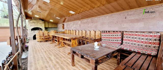 Երկու հարկանի քարե տուն Ծարավ աղբյուրի փողոցում Ավանում, 800 քմ, 3+ սանհանգույց