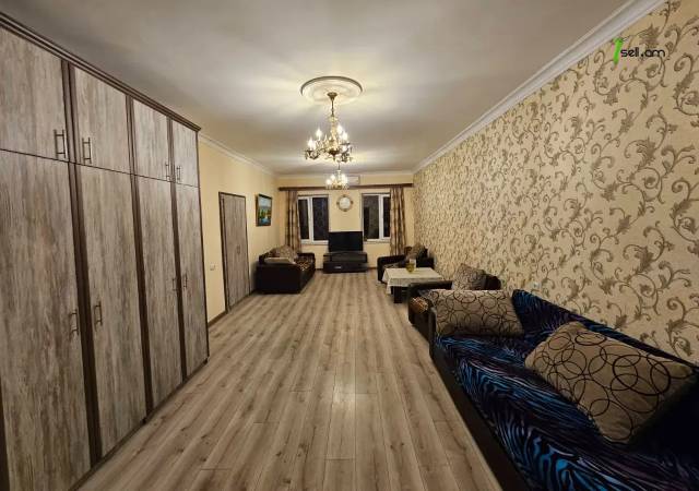 Մեկ հարկանի քարե տուն Գաջագործների փողոցում Էրեբունիում, 600 ք.մ.