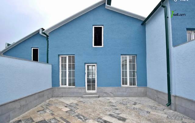 Երկու հարկանի թաունհաուզ Բաշինջաղյան փողոցում Աջափնյակում, 135 քմ, 2 սանհանգույց