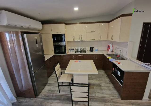 Երեք հարկանի քարե տուն Վարշավյան փողոցում Արաբկիրում, 630 քմ, 3+ սանհանգույց, կապիտալ վերանորոգված