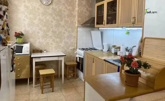 2 սենյականոց բնակարան Կոմիտասի պողոտայում, 51 քմ, կապիտալ վերանորոգված, քարե շենք