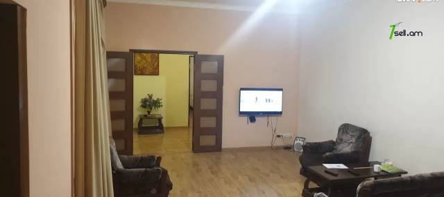 Բազմաֆունկցիոնալ գույք Լեոյի փողոցում կենտրոնում, 540 ք.մ.