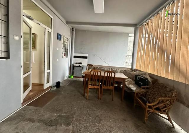 Մեկ հարկանի քարե տուն Քեռու փողոցում Արաբկիրում, 520 ք.մ.