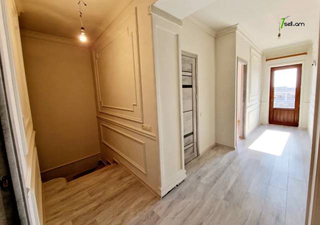 Երկու հարկանի քարե տուն 13-րդ փողոցում Զովունիում, 250 ք.մ., 2 սանհանգույց, եվրովերանորոգված