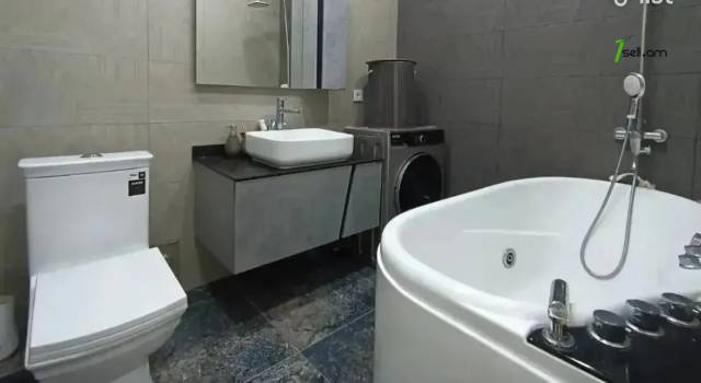 3 սենյականոց բնակարան նորակառույց շենքում Գրիբոյեդով փողոցում, 70 քմ, 3/17 հարկ, բարձր առաստաղներ