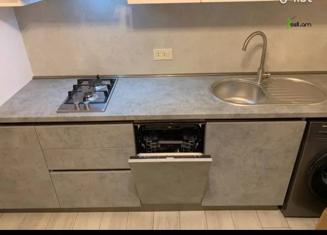 2 սենյականոց բնակարան Արցախի պողոտայում, 55 ք.մ., բարձր առաստաղներ, մի քանի պատշգամբ, 3/5 հարկ