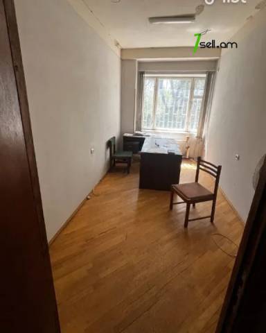 Շենք Ֆուչիկի փողոցում Աջափնյակում, 1800 քմ