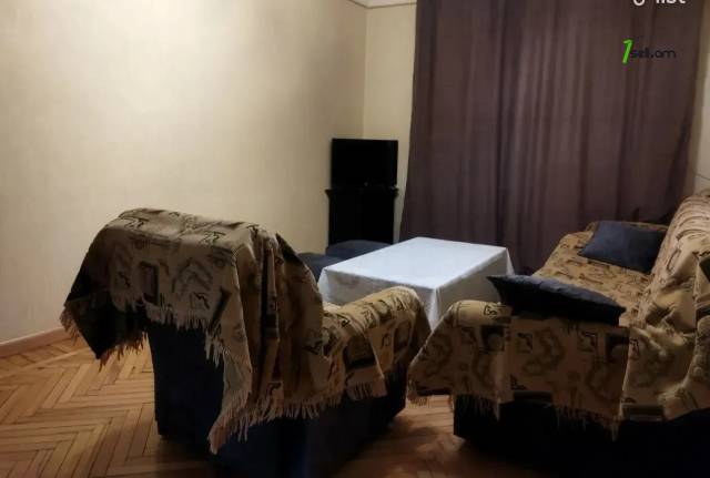 2 սենյականոց բնակարան Արցախի պողոտայում, 60 ք.մ., 2/5 հարկ, կապիտալ վերանորոգված, քարե շենք