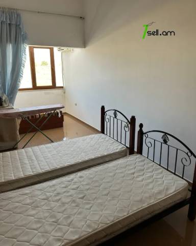 Մեկ հարկանի քարե տուն, Վահագնի թաղամաս Աջափնյակում, 80 քմ, կապիտալ վերանորոգված