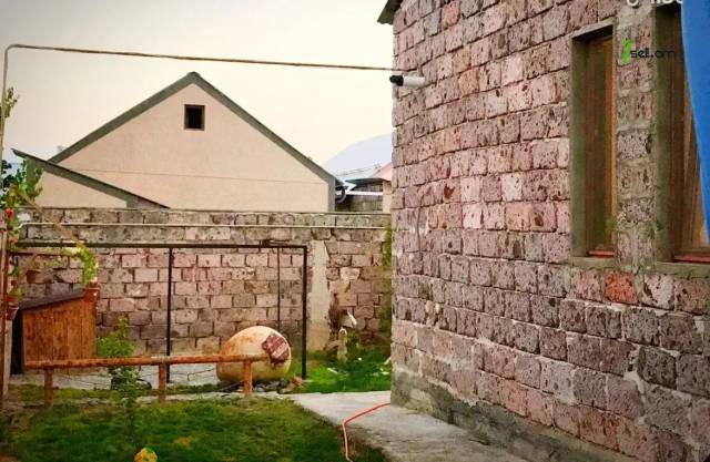 Մեկ հարկանի քարե տուն Հաղթանակի 1-ին փողոցում Մալաթիա Սեբաստիայում, 150 քմ, 2 սանհանգույց