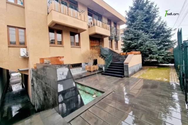 Չորս հարկանի քարե տուն Նաիրի Զարյան փողոցում Արաբկիրում, 800 քմ, 3+ սանհանգույց