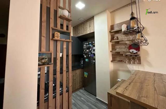 3 սենյականոց բնակարան նորակառույց շենքում Ազատության պողոտայում, 70 քմ, բարձր առաստաղներ