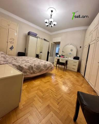 3 սենյականոց բնակարան Տերյան փողոցում, 140 ք.մ., բարձր առաստաղներ, 2/4 հարկ, քարե շենք