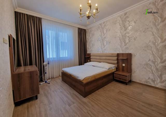 Երկու հարկանի թաունհաուզ, Գ-1 թաղամաս Աջափնյակում, 400 ք.մ., 2 սանհանգույց, կապիտալ վերանորոգված