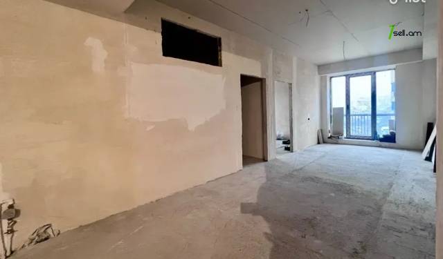 3 սենյականոց բնակարան նորակառույց շենքում Պարոնյան փողոցում, 81 ք.մ., բարձր առաստաղներ