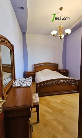 Երկու հարկանի քարե տուն Սիլիկյանի 5-րդ փողոցում Աջափնյակում, 3000 քմ, 2 սանհանգույց, մեծ հողամաս