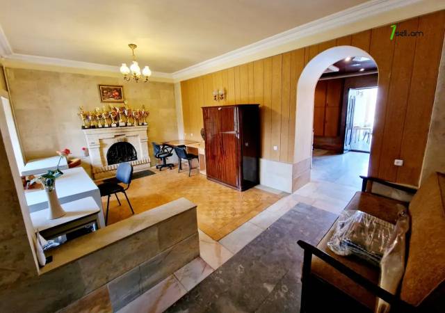 Երեք հարկանի տուն Օստրովսկու փողոցում կենտրոնում, 900 քմ, 3+ սանհանգույց, կապիտալ վերանորոգված